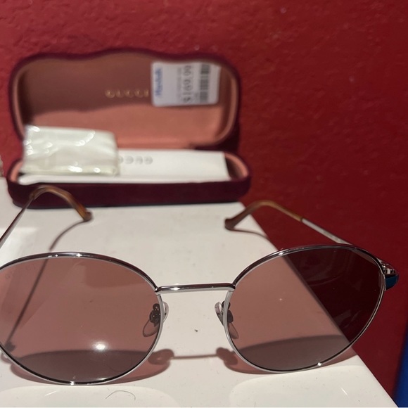 Authentic Gucci sunnies - Picture 3 of 4